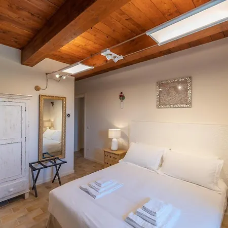 招待所 Porta Gemina History