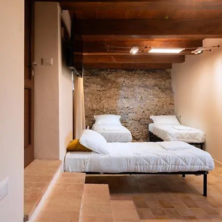 Porta Gemina History 招待所