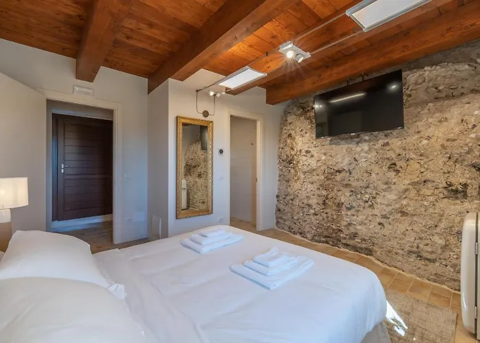 Porta Gemina History *