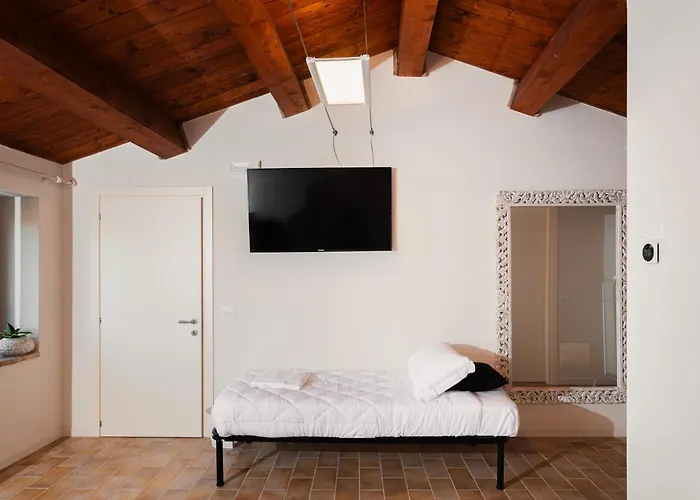 Affittacamere Porta Gemina History *